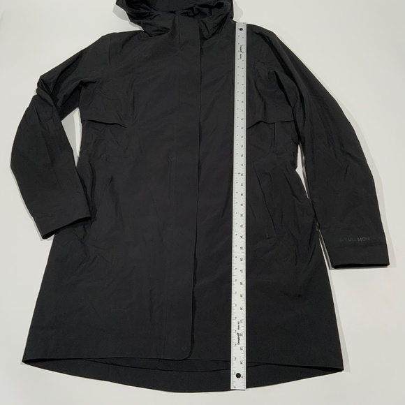Lululemon Sz 12 Rain Rebel Jacket Black W4BOGS - Picture 12 of 12